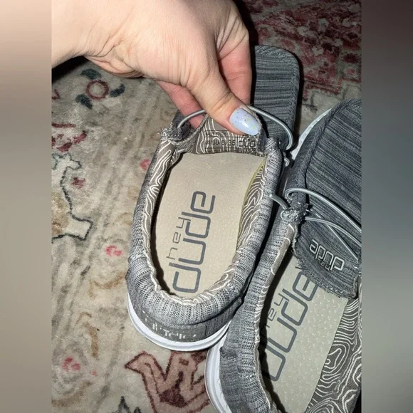 Kids Hey Dude Wally Youth Linen Gray Stone White Shoe Sz Y3-L4 Like New - Picture 9 of 10